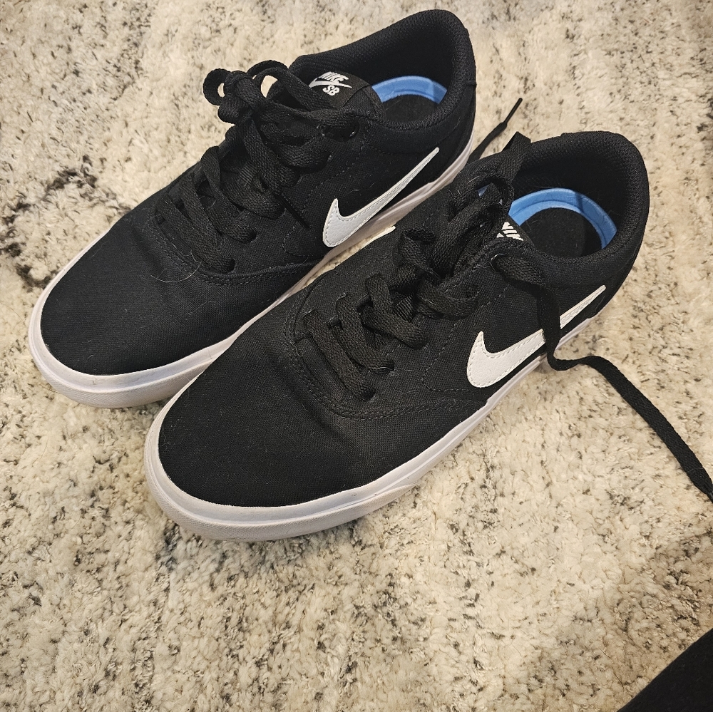 Nike sb charge youth size 7 worn once